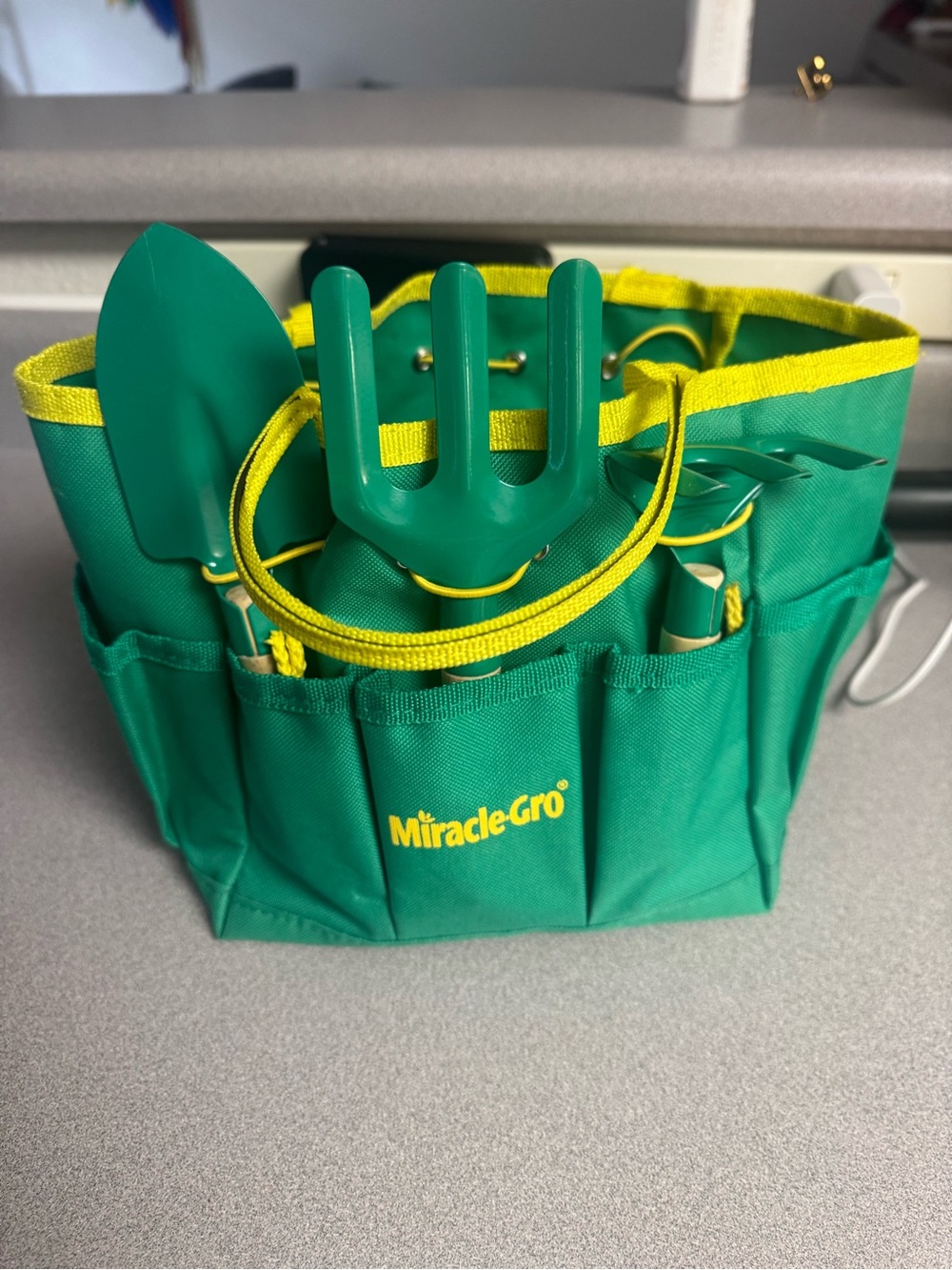 Miracle-Gro Green & Yellow Garden 5 piece Tool Set - Picture 4 of 6